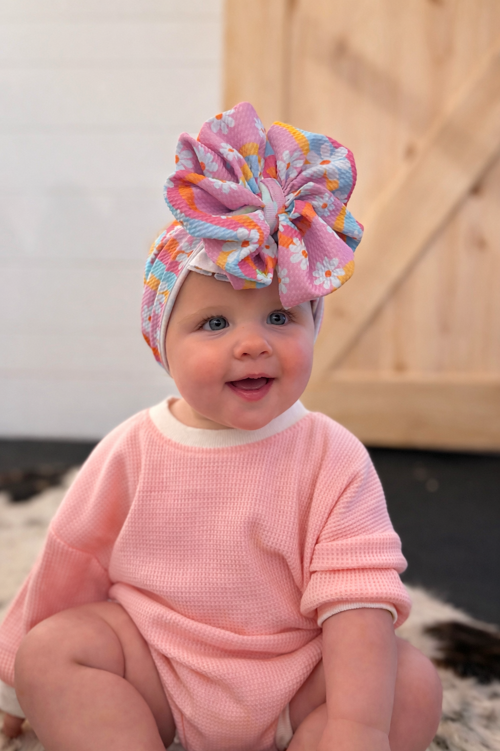 GROOVY FLOWER BOW