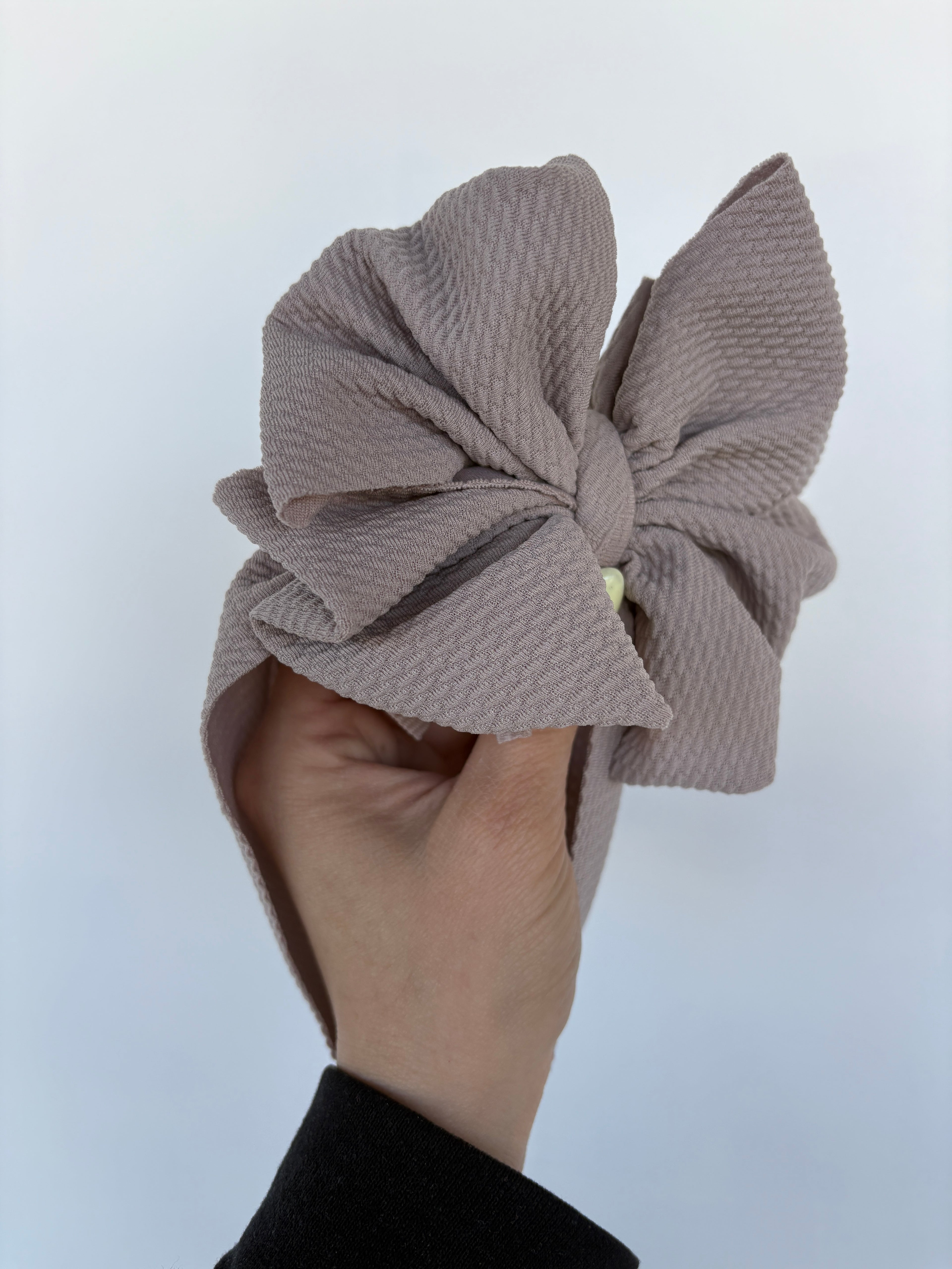 Taupe bow